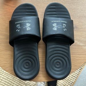 Under Armour women’s slides size 8